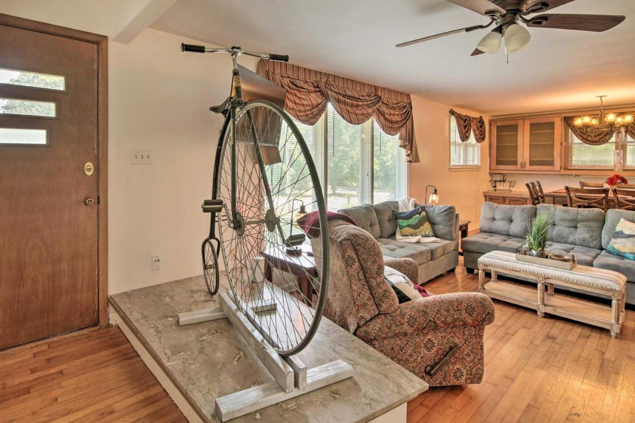 Bright Springfield Home Walk To Nature Center! Exterior foto