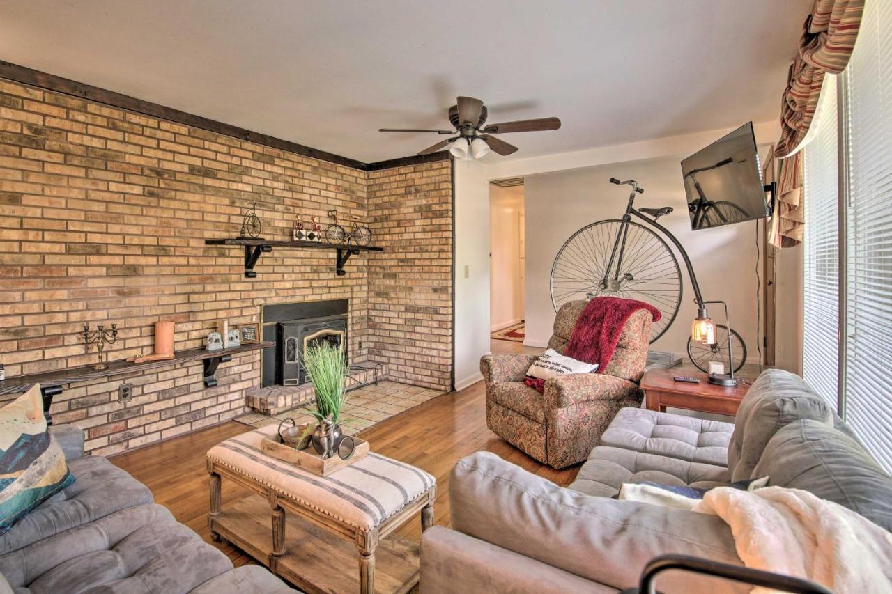 Bright Springfield Home Walk To Nature Center! Exterior foto