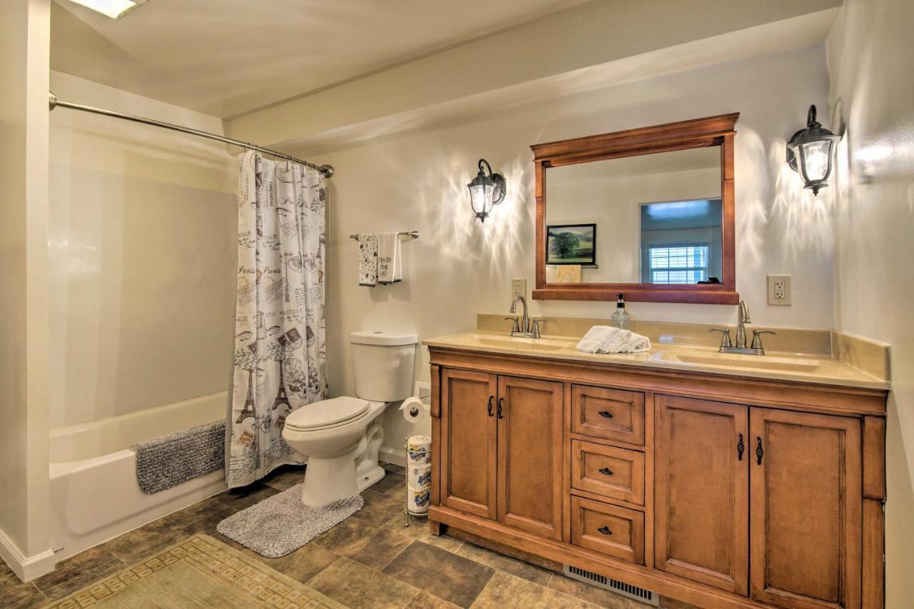 Bright Springfield Home Walk To Nature Center! Exterior foto